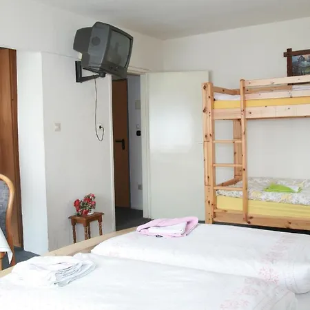 Zum Weserwehr Guest house
